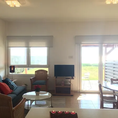 Serenity Beach House Surfer Haven لارنكا