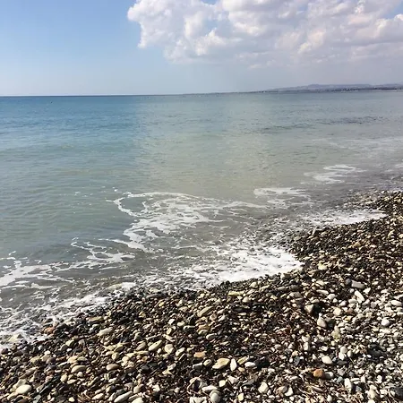 Serenity Beach House Surfer Haven بيت للعطل